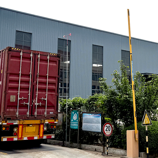Linyi Zhonghe Import and Export Co., Ltd. Успешно обеспечивает первую высококачественную мебельную доску Smart Production с годовой мощностью 100 000 кубических метров в Китае